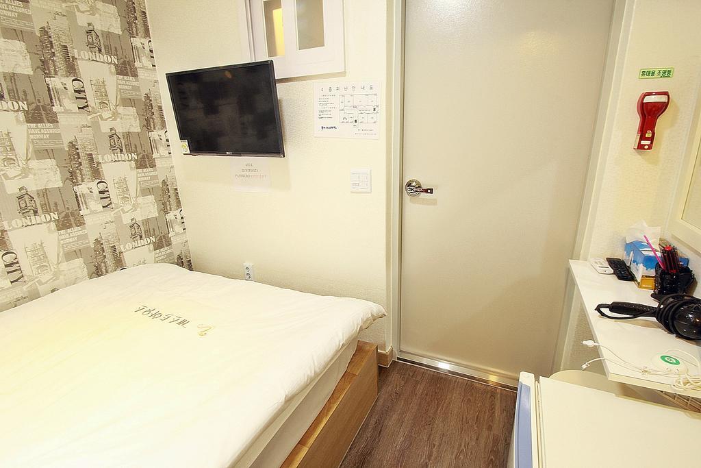 Eel Guest house