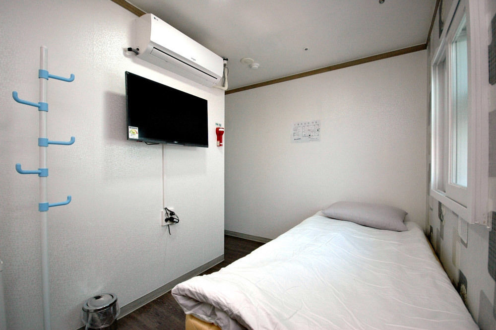 Eel Guest house