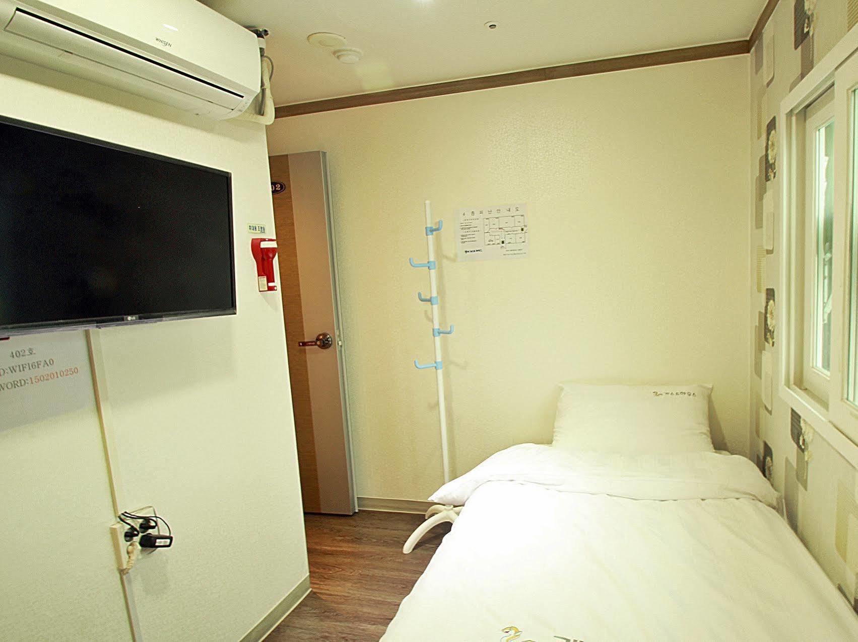 Eel 2* Seoul